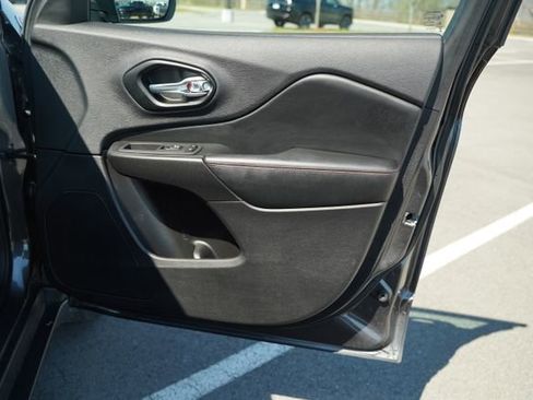 Used 2021 Jeep Cherokee Trailhawk image 21