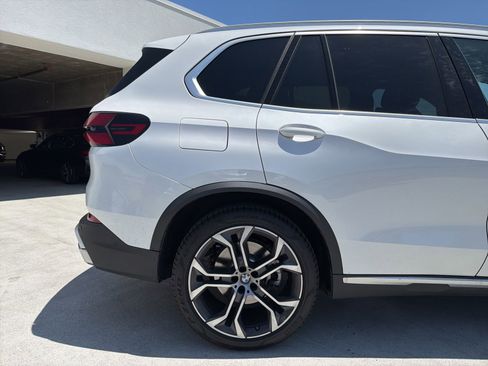 Used 2026 BMW X5 sDrive40i w/ Premium Package RWD image 5