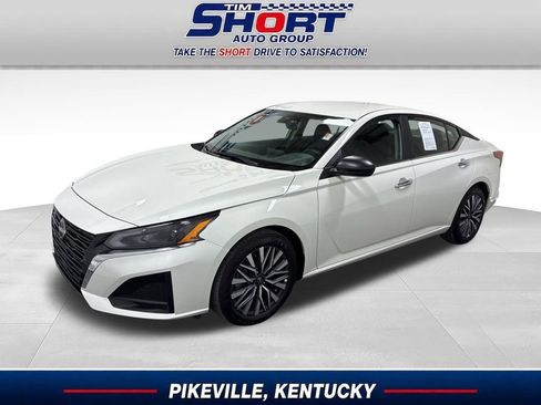 Used 2025 Nissan Altima 2.5 SV FWD image 1