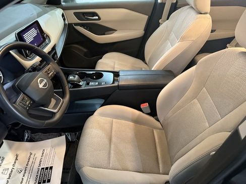 Certified 2025 Nissan Rogue SV image 8