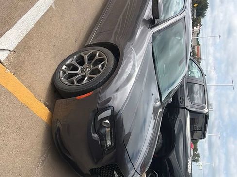 Used 2016 Chrysler 300 S RWD image 6