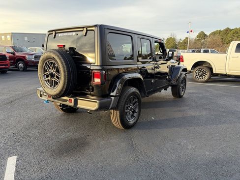 Used 2024 Jeep Wrangler Unlimited w/ LED Headlamp & Fog Lamp Group image 4