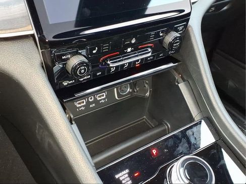 New 2025 Jeep Grand Cherokee Limited image 18