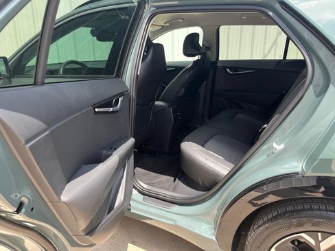 Used 2023 Kia Niro Wind FWD image 12