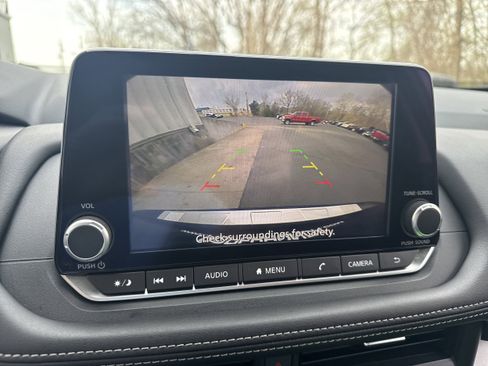 Used 2025 Nissan Rogue SV w/ SV Premium Package image 17