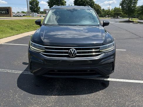 Used 2022 Volkswagen Tiguan SE FWD image 2