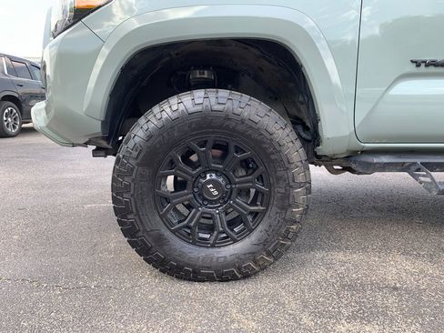 Used 2023 Toyota Tacoma TRD Sport AWD/4WD image 33