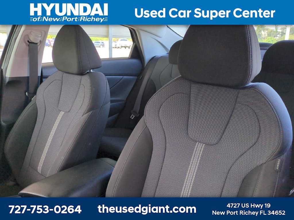 Used 2025 Hyundai Elantra SE FWD image 7