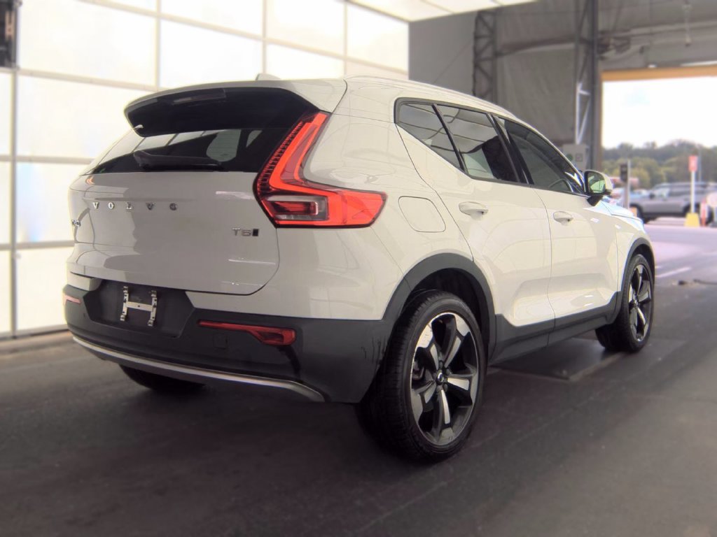 Used 2020 Volvo XC40 T5 Momentum AWD/4WD image 2