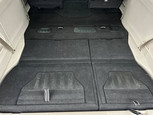 Used 2024 Chrysler Pacifica Touring-L image 16