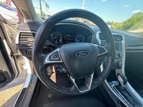 Used 2014 Ford Fusion SE w/ Equipment Group 201A FWD image 16