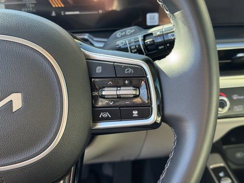 Certified 2025 Kia Sorento S image 28