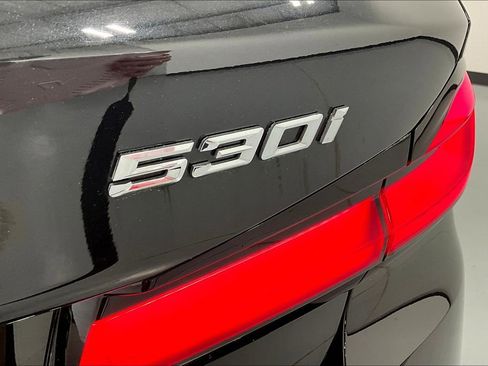 Used 2023 BMW 530i w/ Premium Package image 40