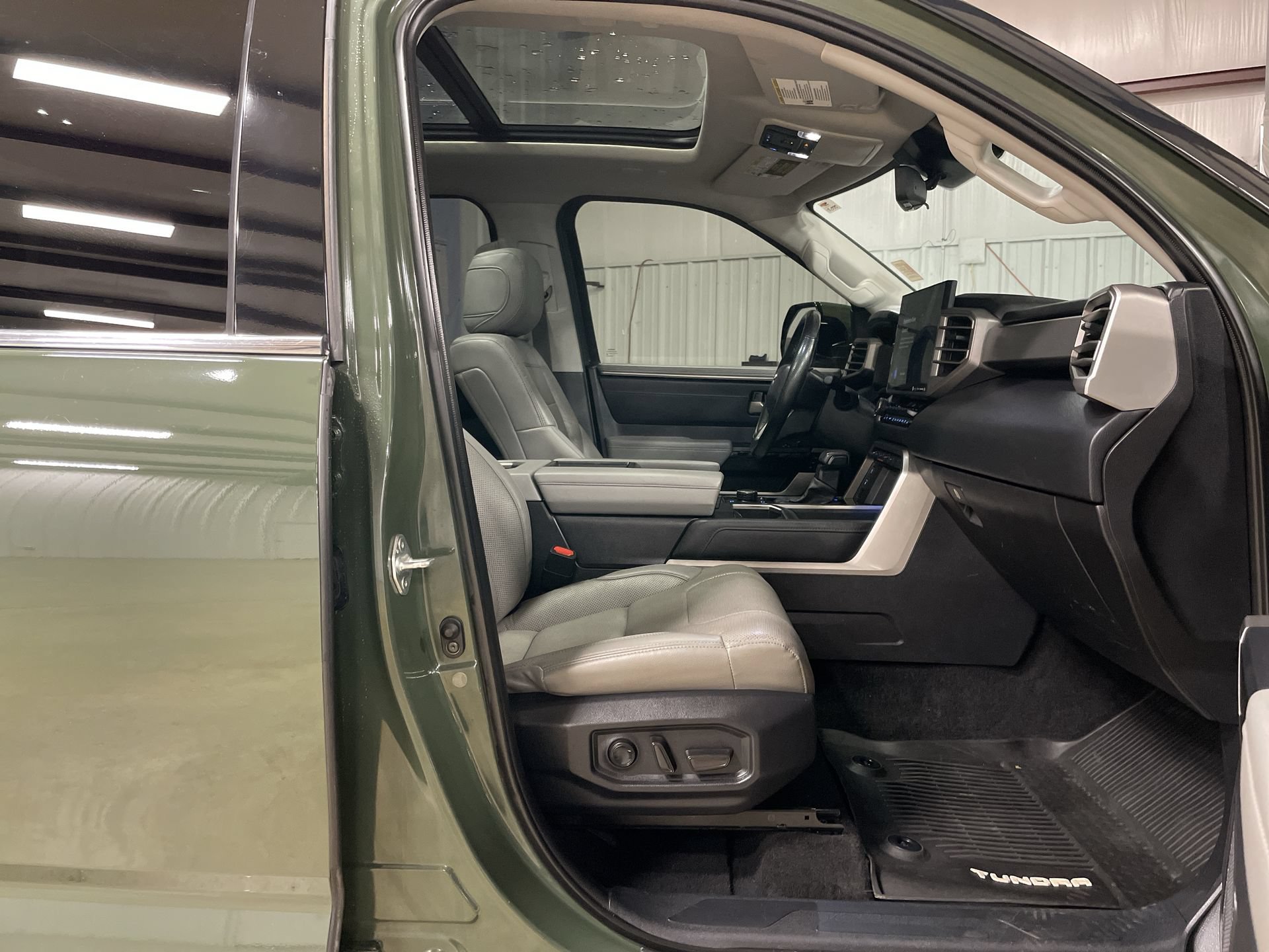 Used 2022 Toyota Tundra Limited w/ TRD Off-Road Package AWD/4WD image 30