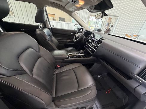 Used 2025 Nissan Pathfinder SL w/ SL Premium Package AWD/4WD image 35