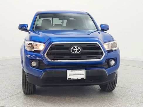Used 2017 Toyota Tacoma SR5 w/ Tow Package RWD image 2