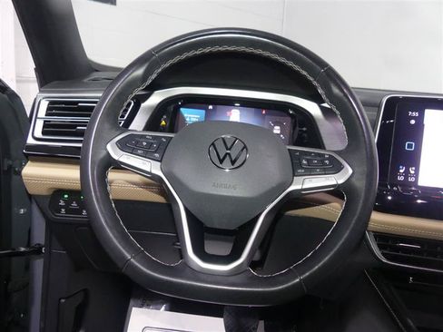 Used 2024 Volkswagen Atlas Cross Sport SE FWD image 30
