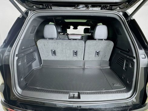 Used 2025 Chevrolet Traverse RS w/ LPO, Floor Liner Package AWD/4WD image 24