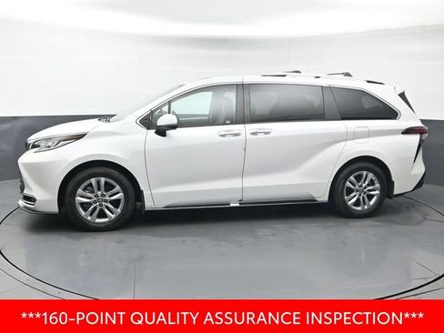 Certified 2023 Toyota Sienna Limited image 2