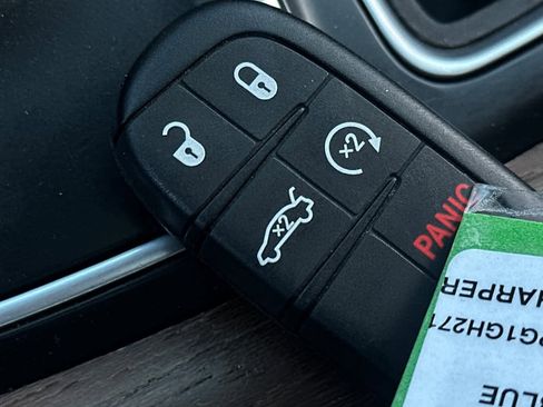 Used 2016 Chrysler 300 C Platinum w/ Safetytec Plus Group image 23