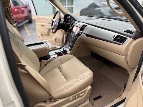 Used 2014 Cadillac Escalade Premium AWD/4WD image 22
