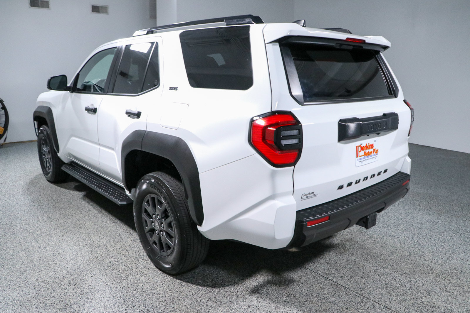 Used 2025 Toyota 4Runner SR5 AWD/4WD image 9
