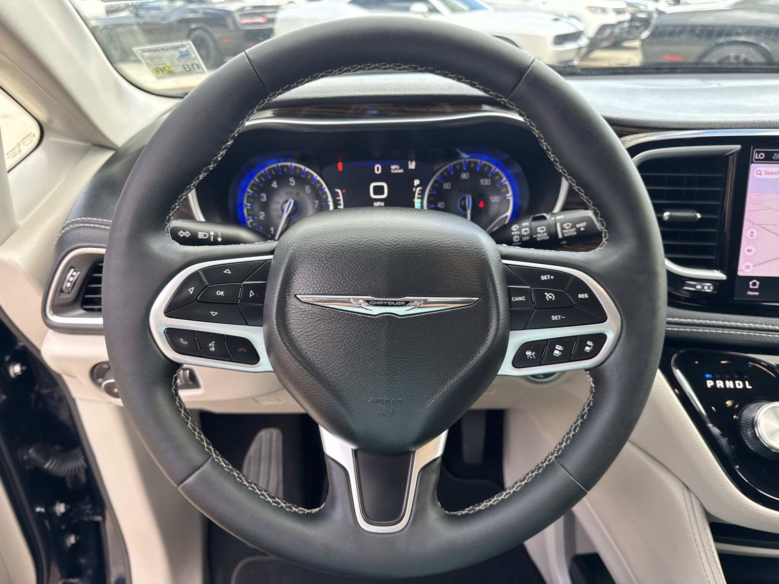 Used 2024 Chrysler Pacifica Limited FWD image 23