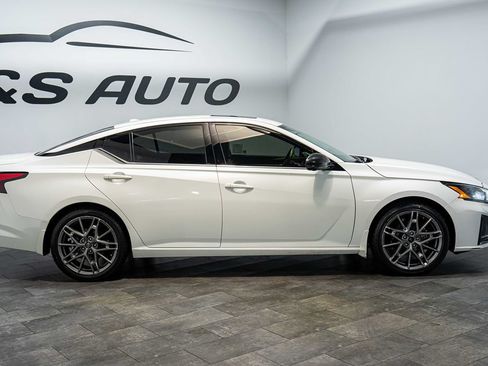 Used 2023 Nissan Altima 2.0 SR FWD image 7
