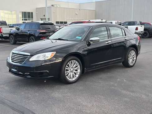 Used 2012 Chrysler 200 Limited FWD image 2