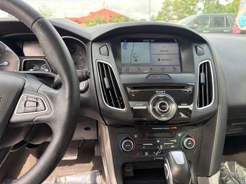 Used 2018 Ford Focus Titanium FWD image 11