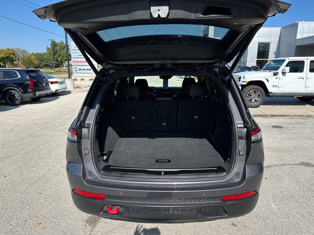 Used 2022 Jeep Grand Cherokee Trailhawk w/ ADV Protech Group II AWD/4WD image 12