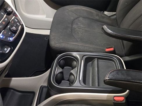 Used 2018 Chrysler Pacifica Touring Plus w/ Tire & Wheel Group image 21