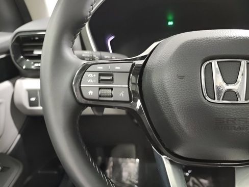 Certified 2025 Honda Pilot Touring image 30