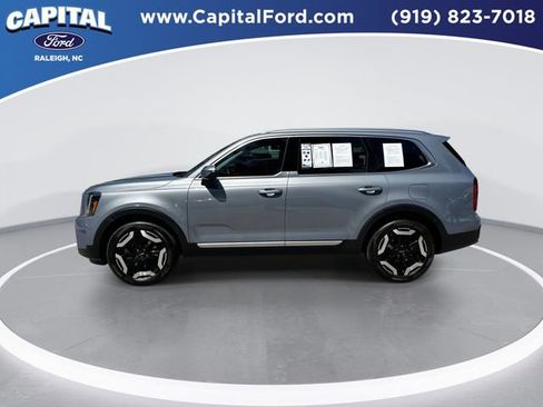 Used 2025 Kia Telluride S FWD image 5