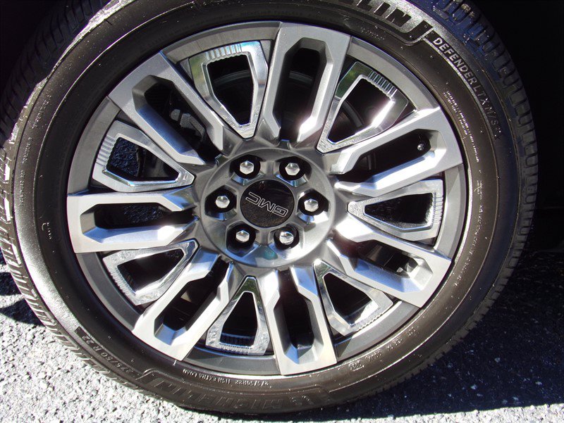 Used 2024 GMC Yukon XL Denali Ultimate AWD/4WD image 15