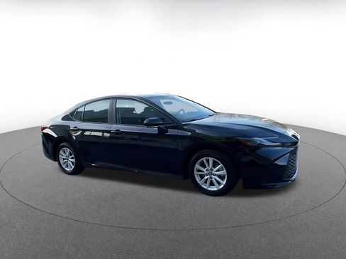 Used 2025 Toyota Camry LE image 2