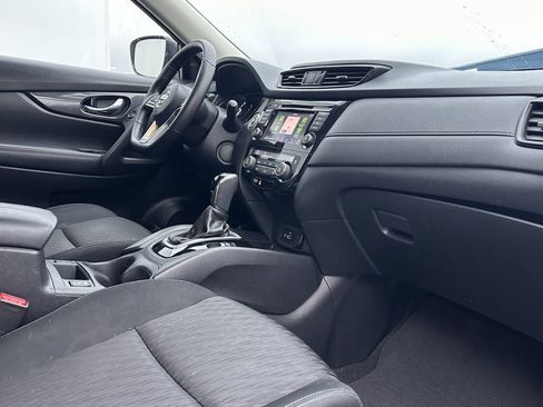 Used 2018 Nissan Rogue SV w/ Premium Package image 19