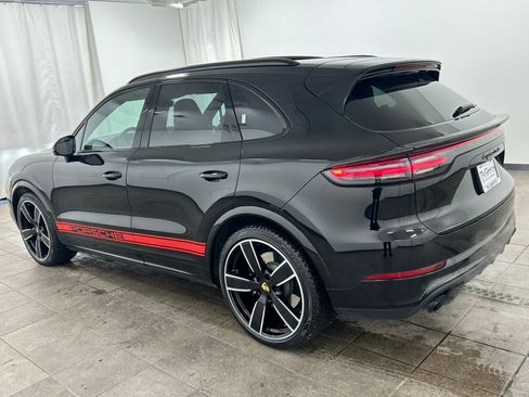 Used 2023 Porsche Cayenne Turbo image 4