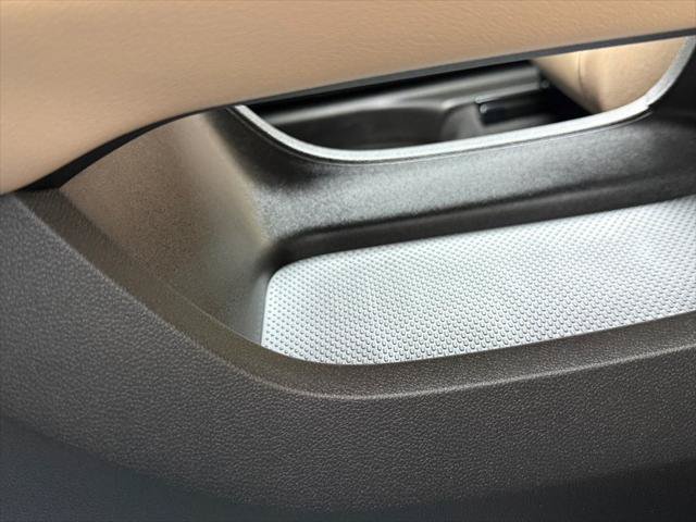 Used 2025 Buick Envision Preferred AWD/4WD image 25