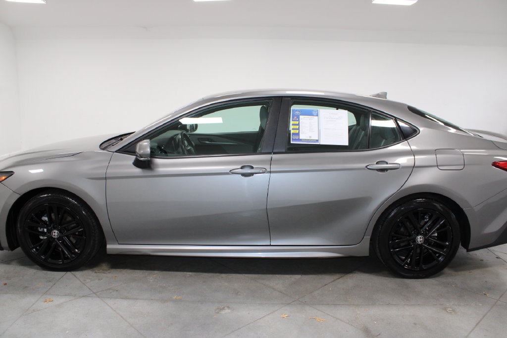 Used 2025 Toyota Camry SE FWD image 6