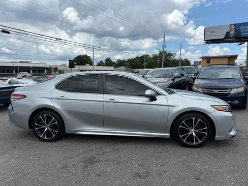 Used 2018 Toyota Camry SE FWD image 4