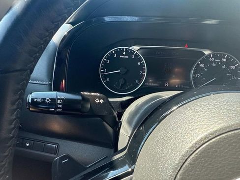 Used 2022 Nissan Pathfinder SV image 31