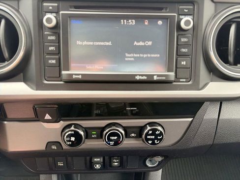 Used 2018 Toyota Tacoma SR5 RWD image 17