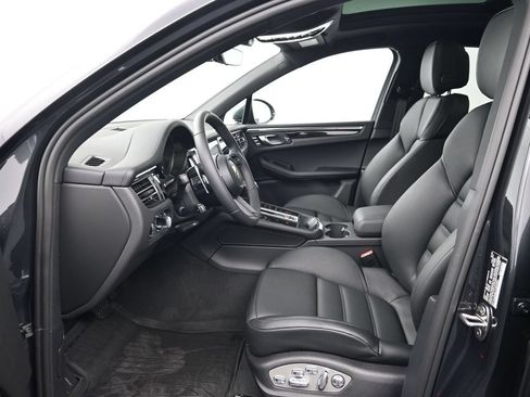 Used 2026 Porsche Macan AWD/4WD image 4