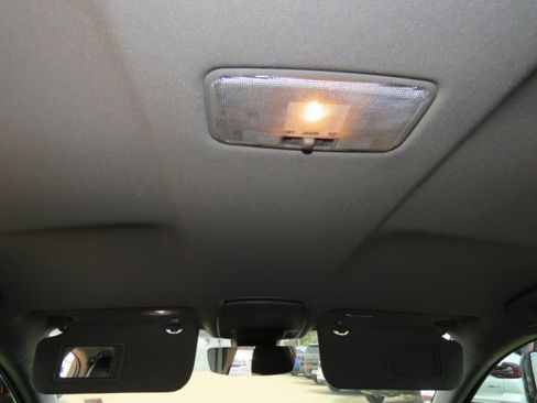 Used 2022 Toyota Camry SE image 19