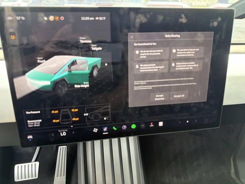 Used 2024 Tesla Cybertruck Cyberbeast AWD/4WD image 31