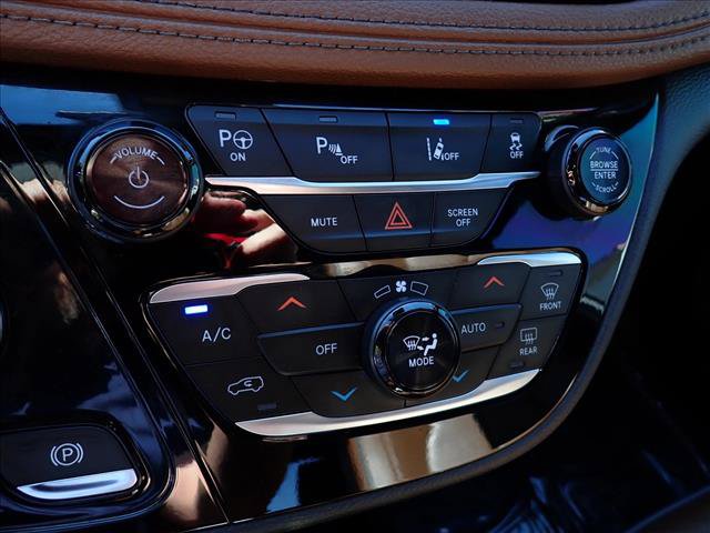 Used 2020 Chrysler Pacifica Limited w/ Advanced Safetytec Group FWD image 23