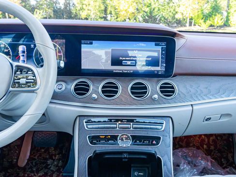 Used 2019 Mercedes-Benz E 300 image 18