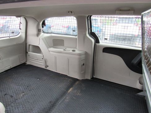 Used 2011 Dodge Grand Caravan image 23