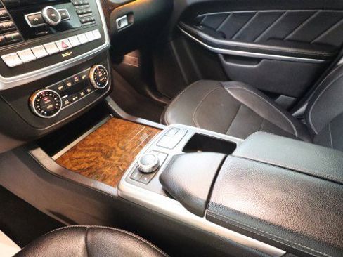 Used 2016 Mercedes-Benz GL 550 4MATIC image 24